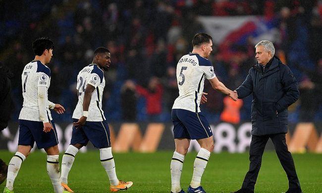 堪萨斯皇家队宣布将 17 号球衣永久退休，致敬夺冠功臣波格斯